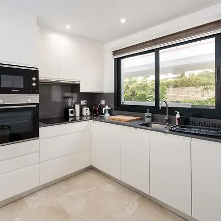 Διαμέρισμα Lotus 2401 - Beautiful With Pool & Sea View *